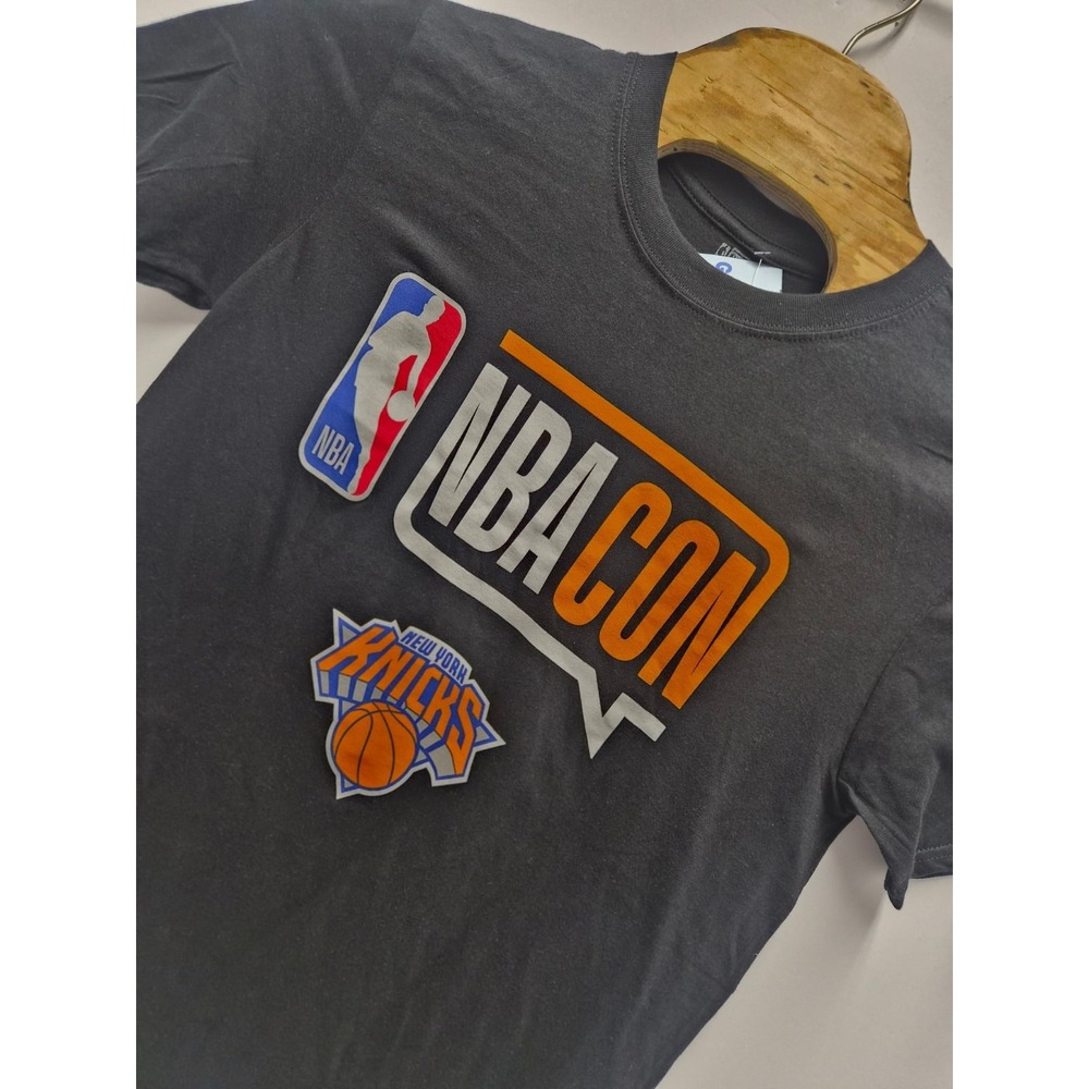 New York Knicks NBA CON Adult Medium T-Shirt New
